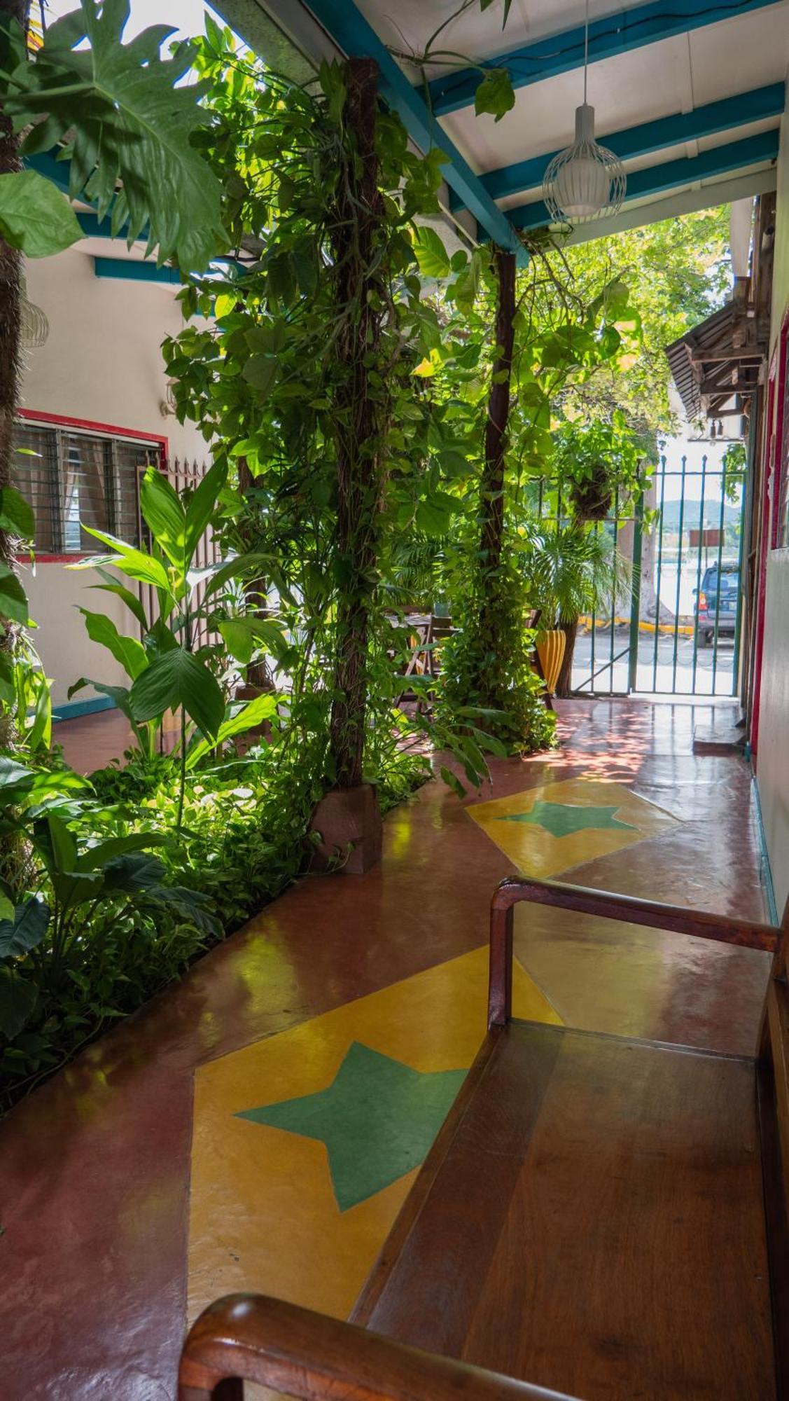 Hotel Petenchel Flores Kültér fotó