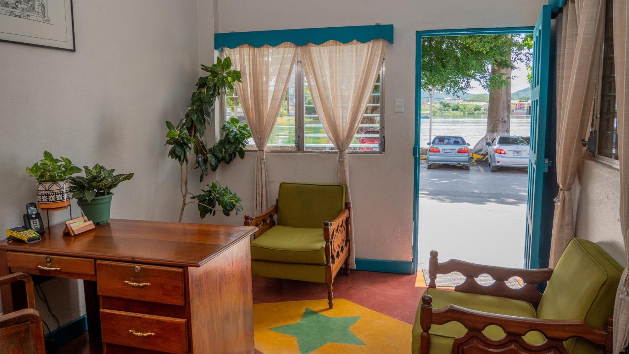 Hotel Petenchel Flores Kültér fotó