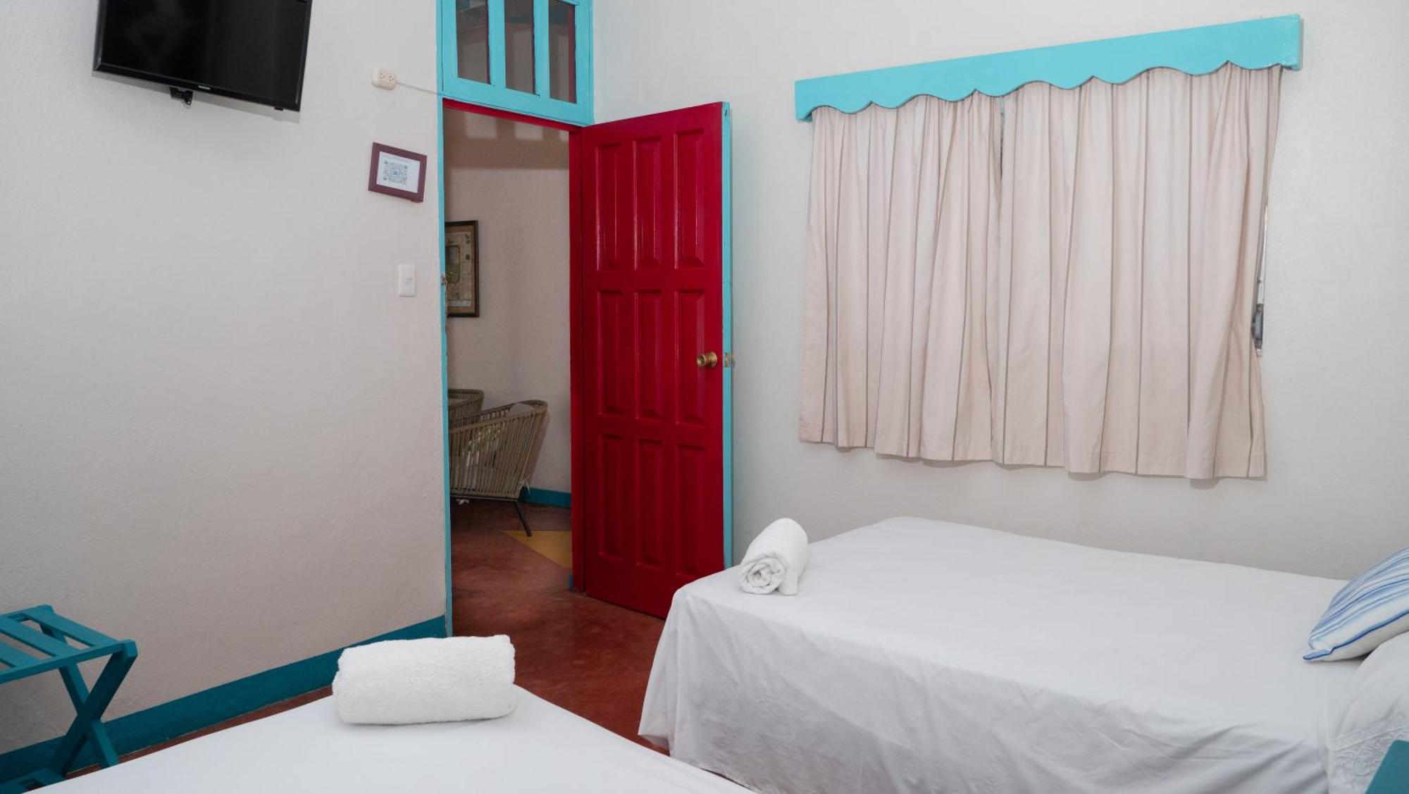 Hotel Petenchel Flores Kültér fotó